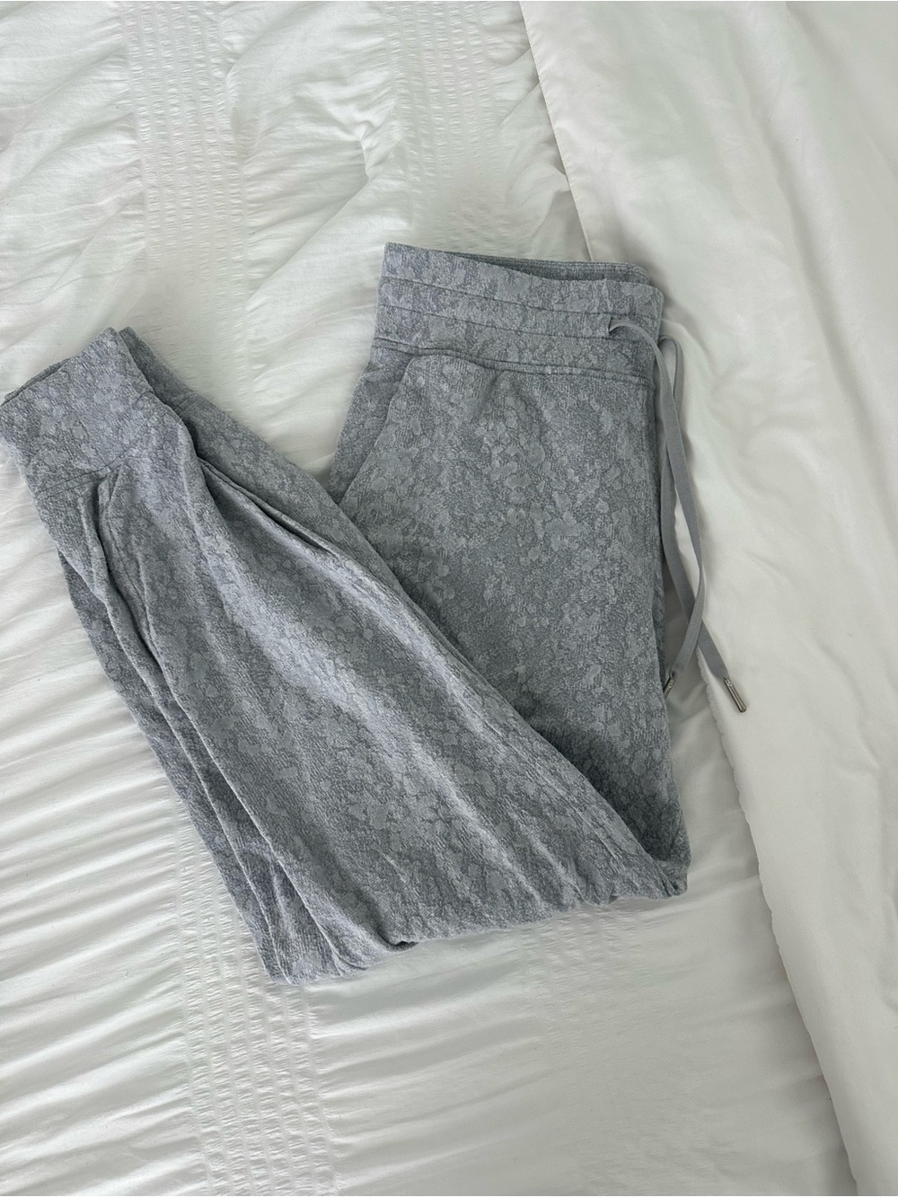 Lululemon Light Gray Sweatpants - Size 6